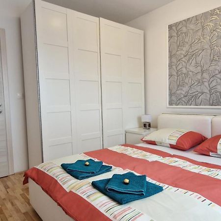 Apartman Plum - Self Check In, Free Parking Осиек Екстериор снимка